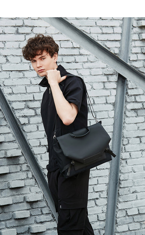 Bolso mensajero casual de nailon negro